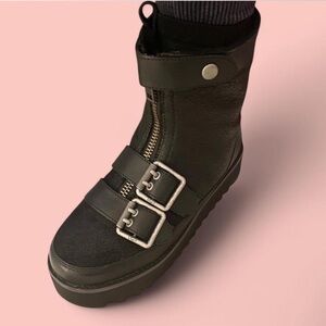 UGG Fleece lined Platform Moto Boot, size 6